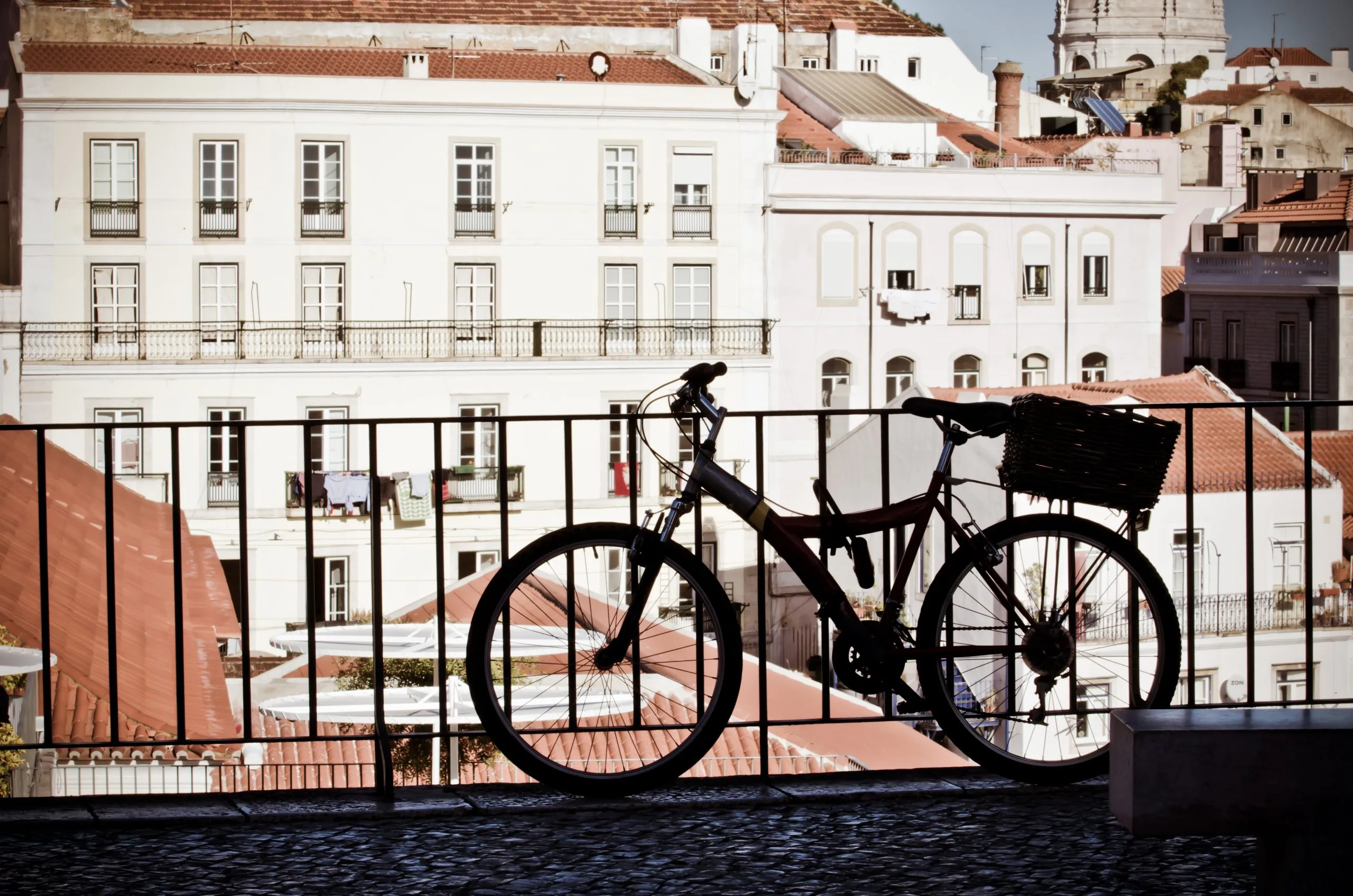 Fahrrad auf einem Zaun