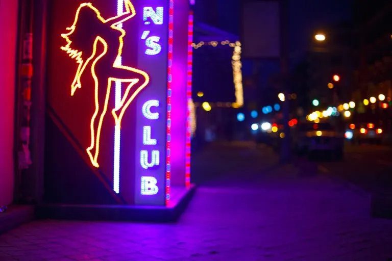 Eingang eines Stripclubs